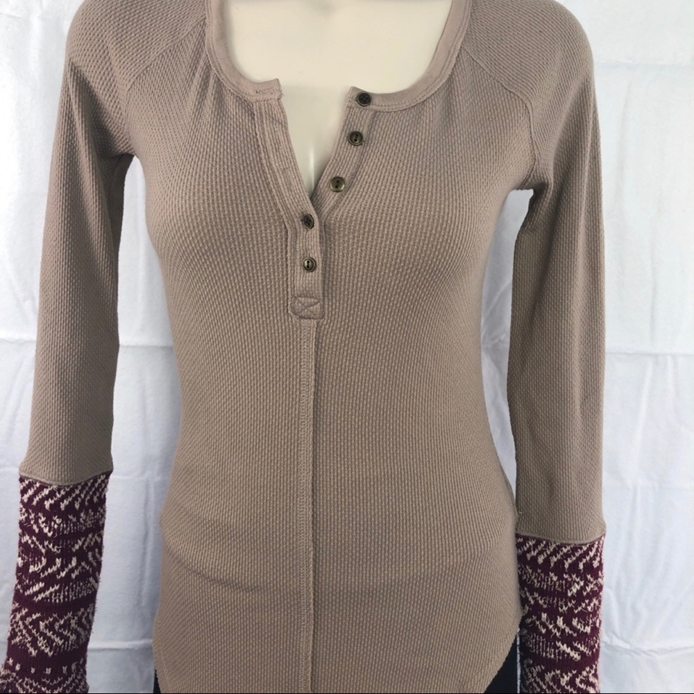 Sold 🌟🌟FREE PEOPLE Henley long sleeve V-Neck stone top S - Picture 4 of 13